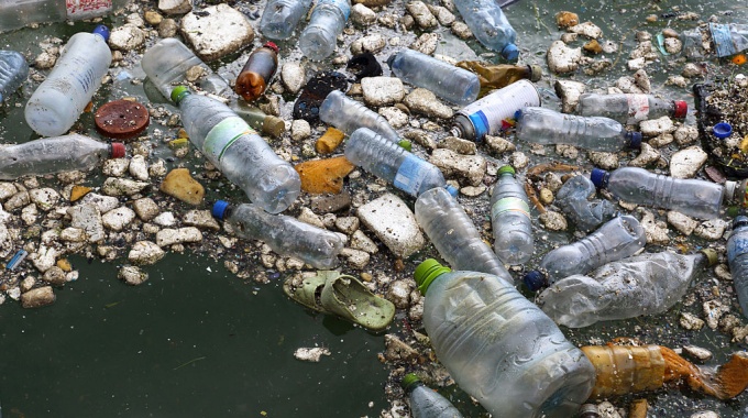 Plastic maldives beach clean up