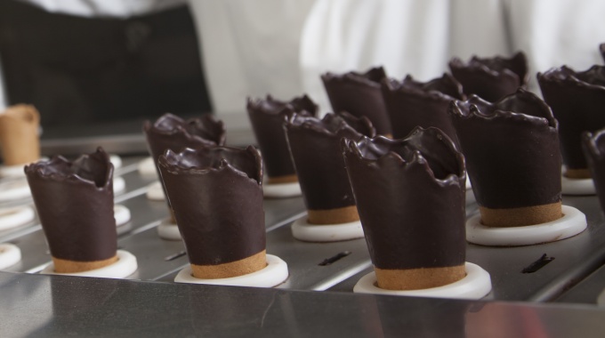 Chocolate Dipped Waffle Cones