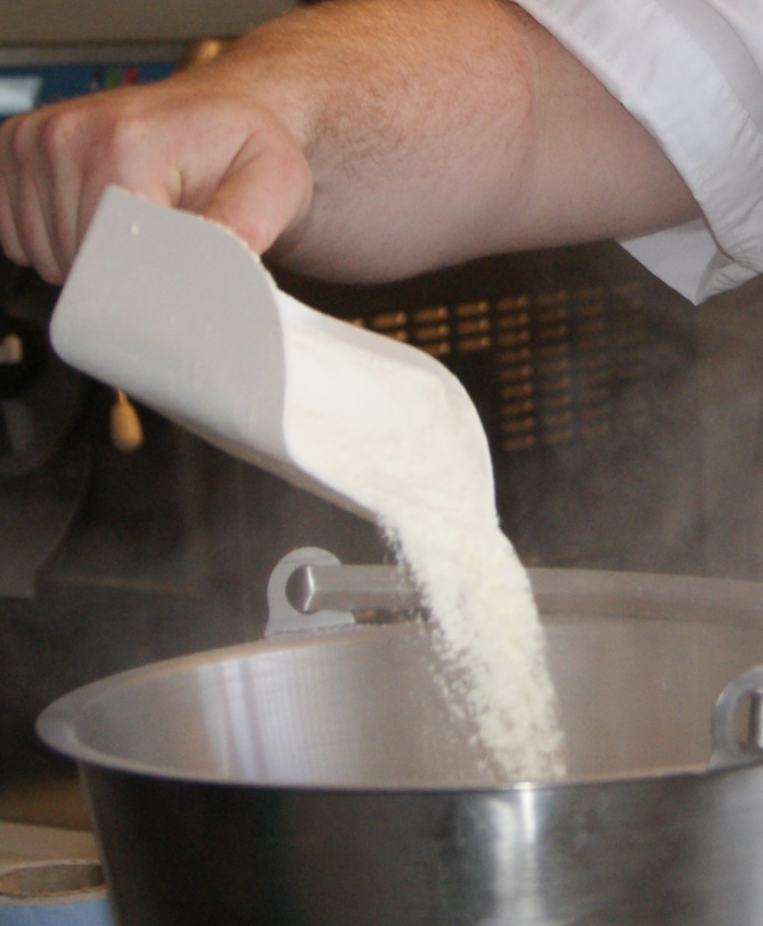 Pouring flour cropped RI