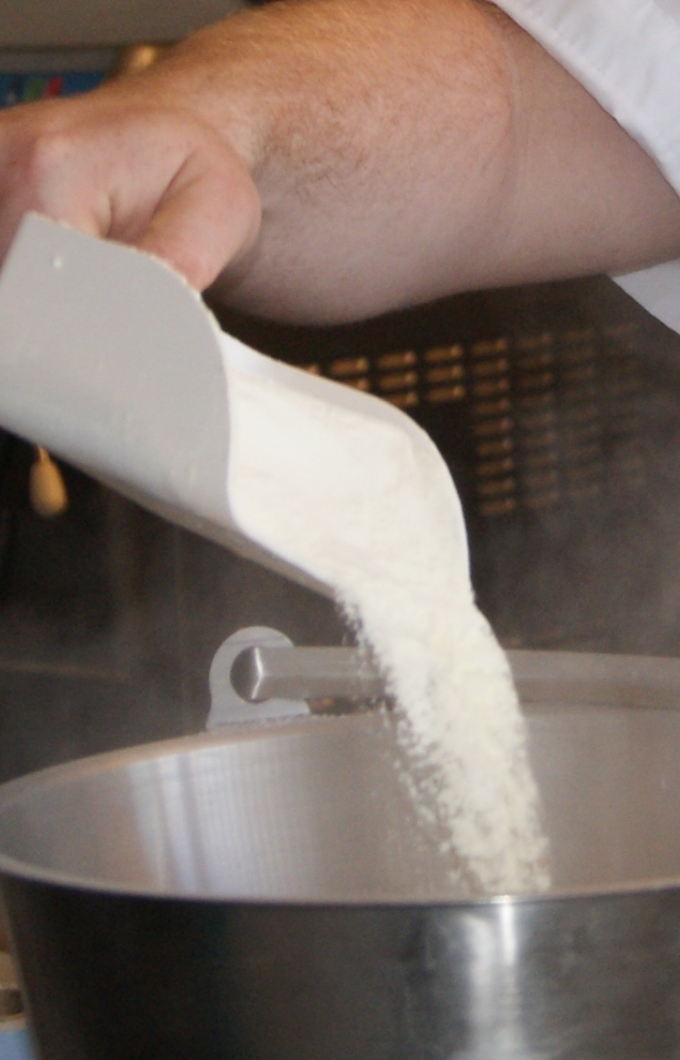 Pouring flour cropped RI